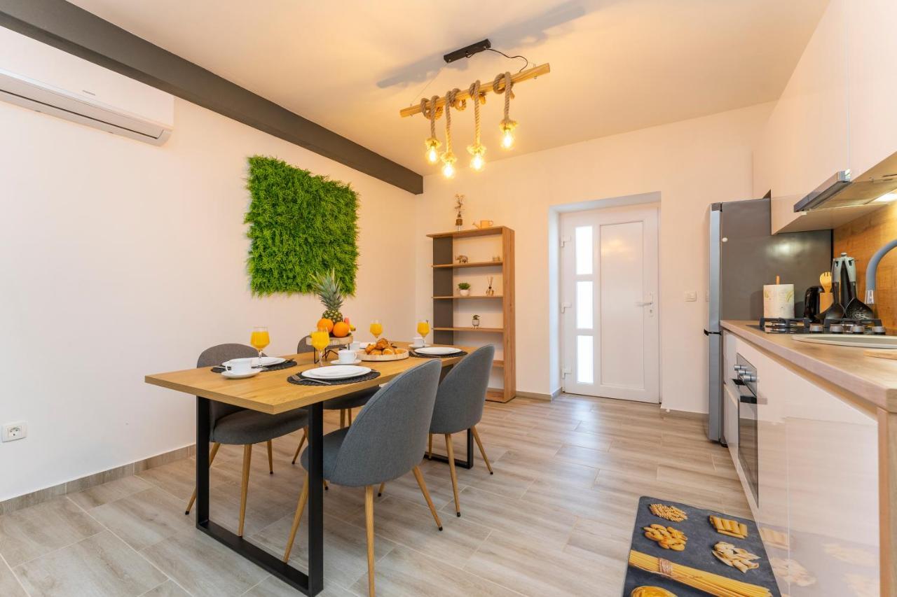 Dmarie Apartament *
