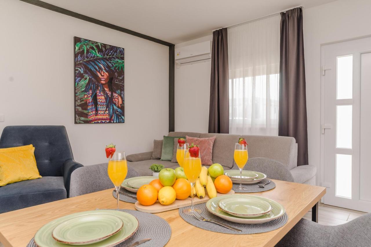 Apartament Dmarie *